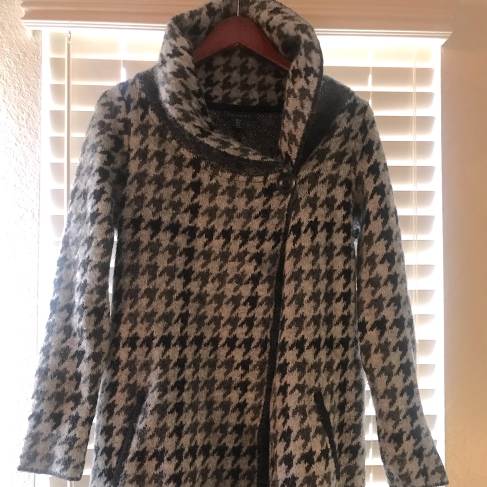 Tahari gray houndstooth sweater coat, size S/M
